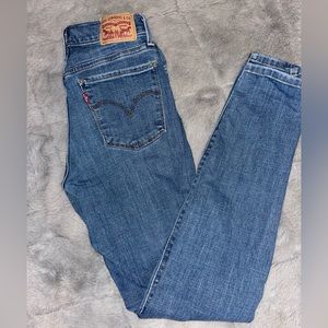 Levi skinny jeans